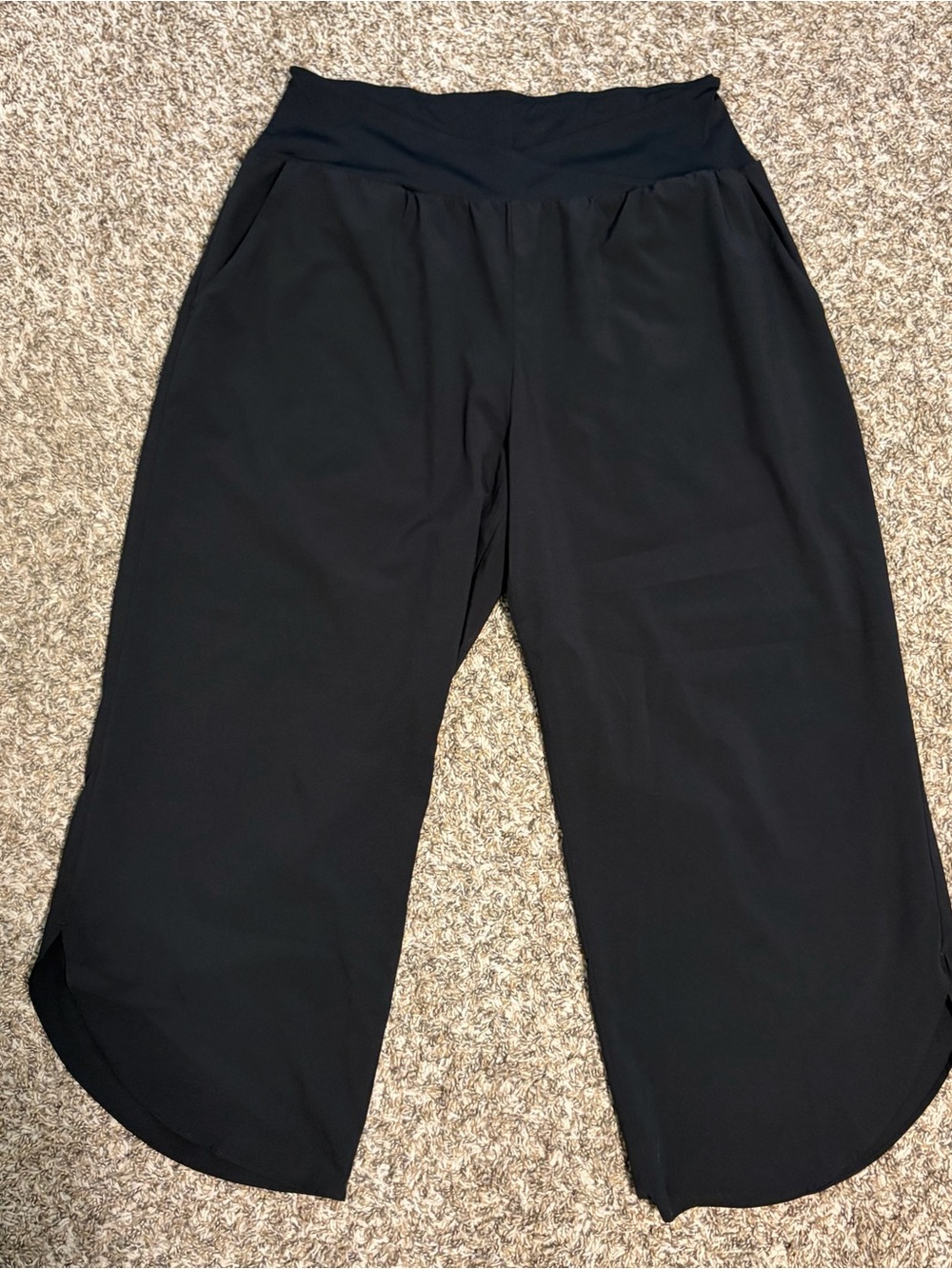 HALARA Split Hem Crop Pants
